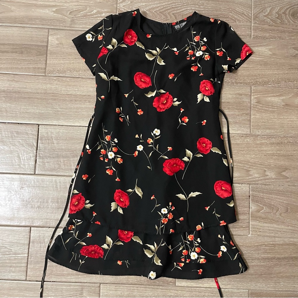 Black Floral Dress Red Flowers Tie in Back Byer Studio California Size 14